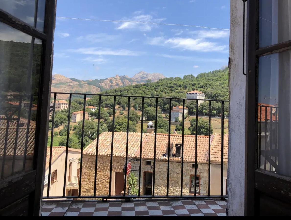 La Coletta Bel Appartement Typique Avec Balcon Centre Piana 皮亚纳 外观 照片